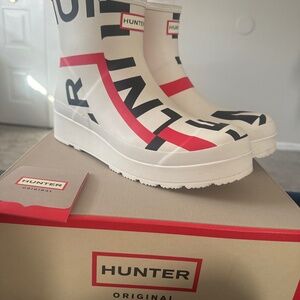 Org Play Short Exploded Logo